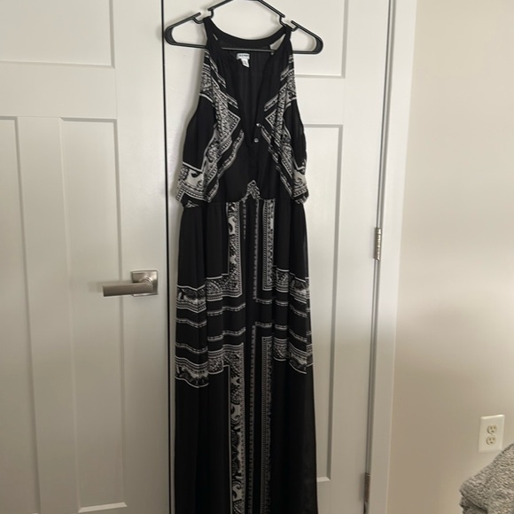 Old Navy Dresses & Skirts - Black and White Maxi Dress